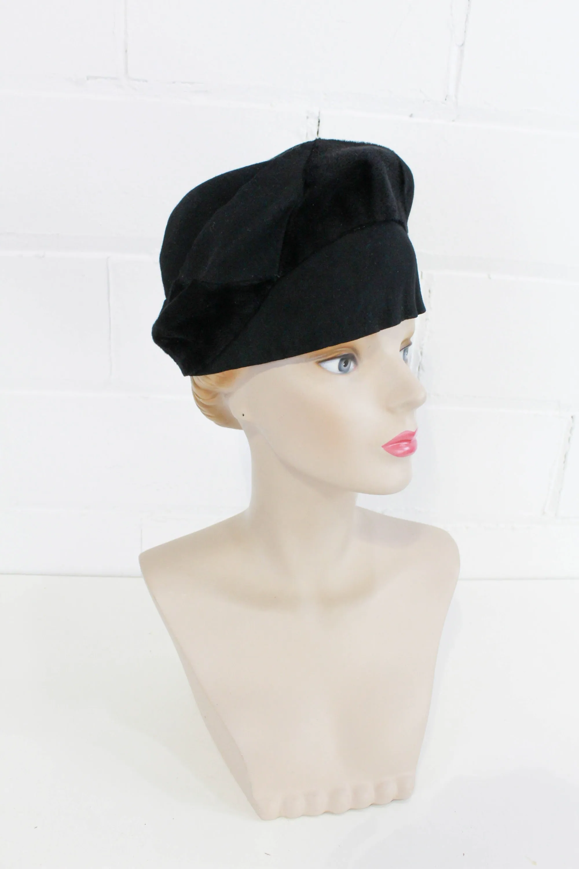 1930s Wool Cloche Hat with Blocked Dome Crown, 3 Diamonds of Peach Bloom Felt