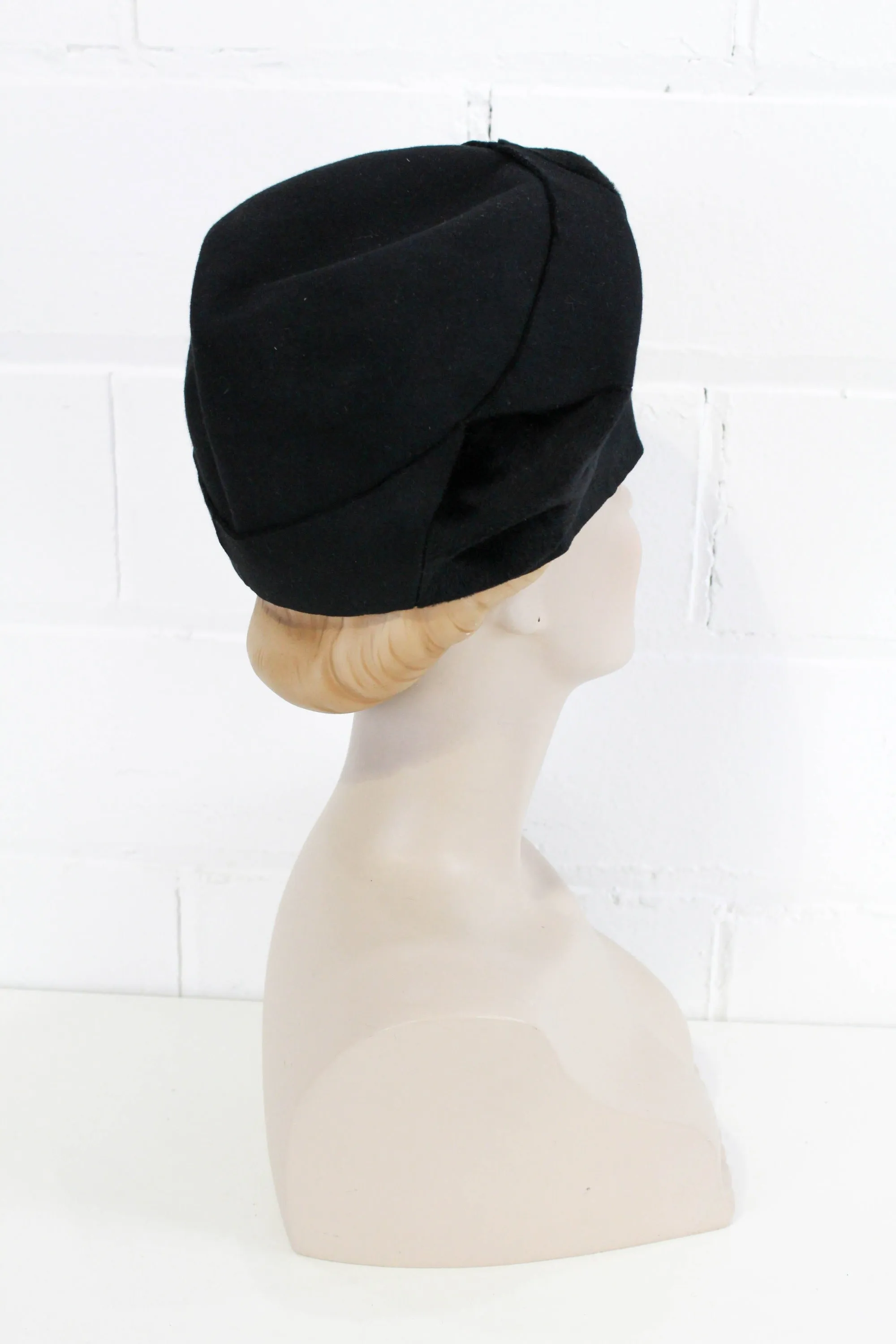 1930s Wool Cloche Hat with Blocked Dome Crown, 3 Diamonds of Peach Bloom Felt