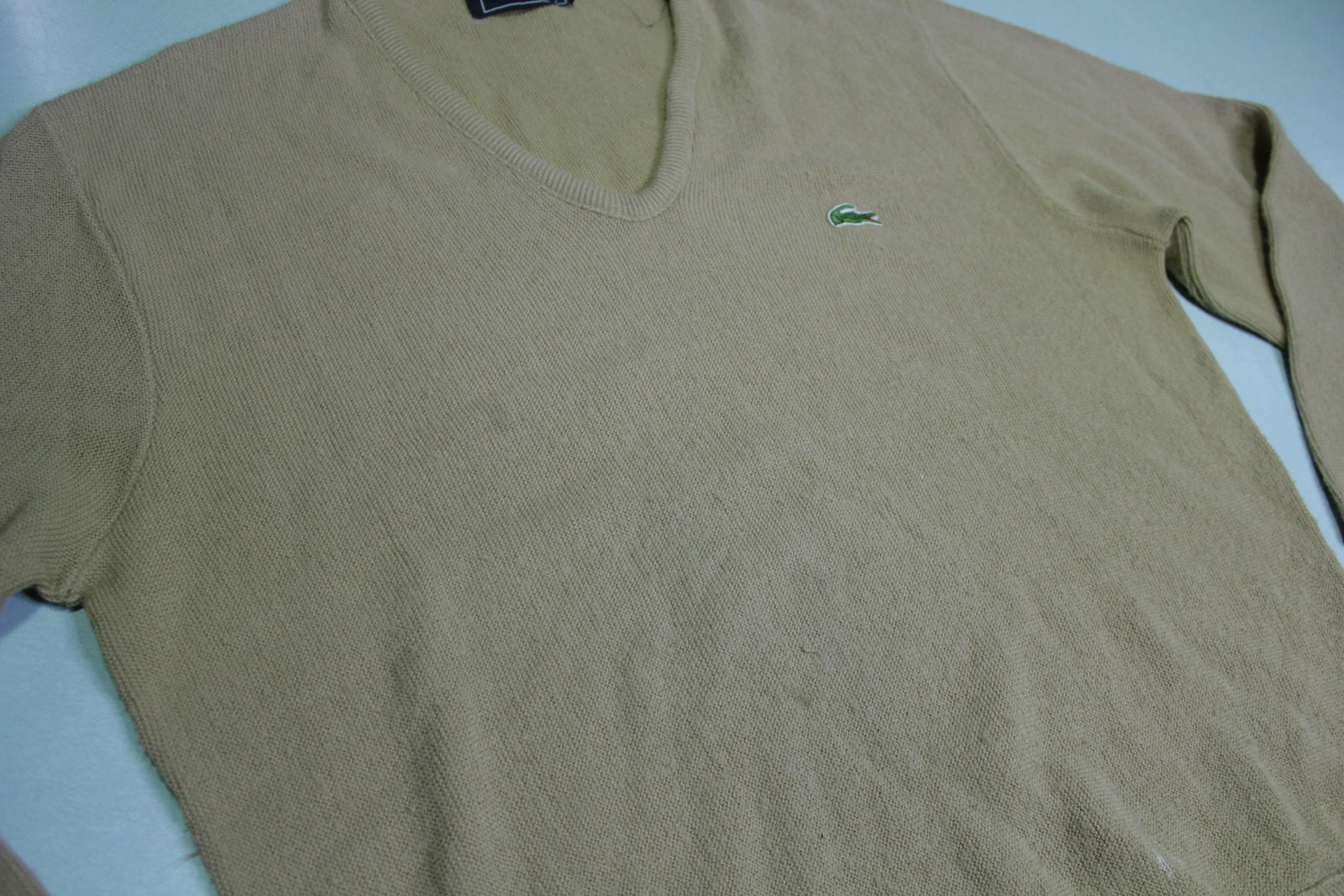 IZOD Lacoste Alligator Vintage 80's V-Neck Fall Winter Christmas Fireplace Sweater