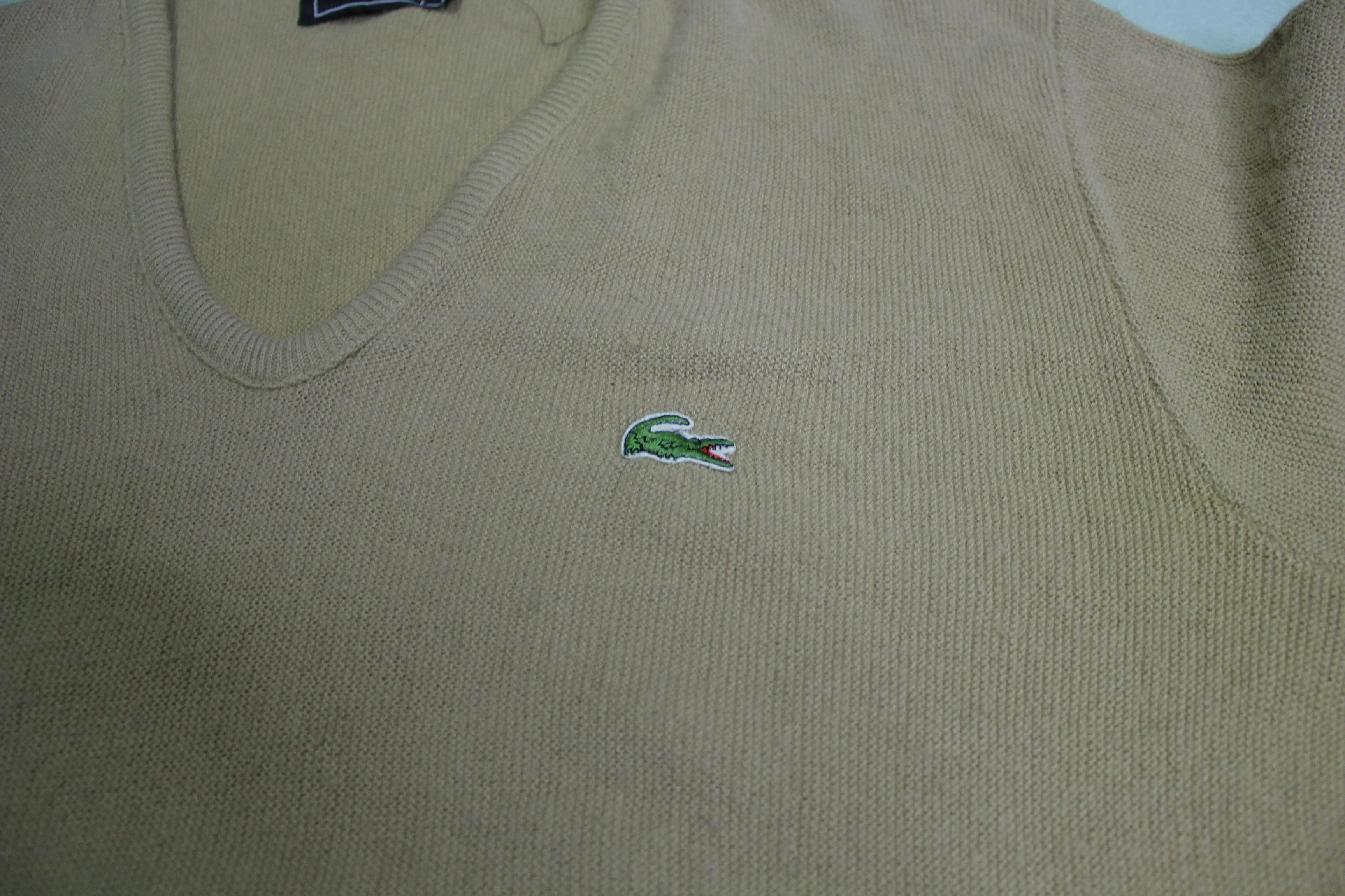 IZOD Lacoste Alligator Vintage 80's V-Neck Fall Winter Christmas Fireplace Sweater